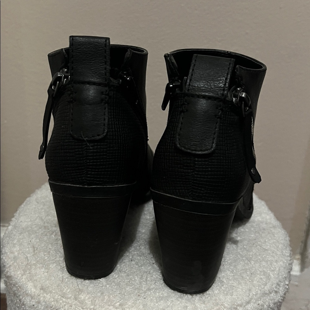 Universal Thread ankle boot - Picture 3 of 3